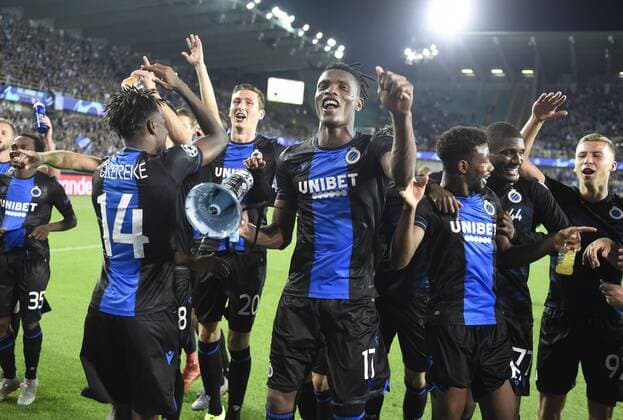 BRUGGE, BELGIUM - AUGUST 28 : Simon Deli defender of Club Brugge celebrates the win with the fans during the Champions League Play-offs 2nd leg match game between Club Brugge and LASK on August 28, 2019 in Brugge, Belgium, 28 08 2019 ( Photo by Philippe Crochet Photonews FOOTBALL : Club Brugge vs LASK - Champions League Play-offs - 28 08 2019 PHOTONEWS PANORAMIC 