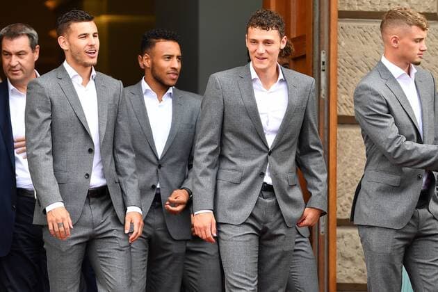v.re:Michael CUISANCE (Bayern Muenchen), Benjamin PAVARD (Bayern Muenchen), Corentin TOLISSO (Bayern Muenchen), Lucas HERNANDEZ (Bayern Muenchen) im edlen Zwirn,Ausgehanzug,Anzug, Empfang des Bayerischen Ministerpraesidenten zu Ehren des FC Bayern Muenchen am 28.08.2019 in der Staatskanzlei in Muenchen,