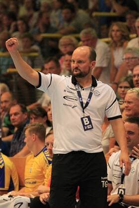 2.Bundesliga Handball VfL Luebeck-Schwartau - VfL Gummersbach 30.08.2019, Hansehalle Luebeck, GER, VfL Luebeck-Schwartau - VfL Gummersbach im Bild picture shows Trainer Torge Greve VfL Gummersbach jubelt.