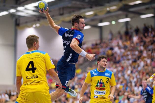 Konstanz, Deutschland 30. August 2019: 2. BL - 19 20- HSG Konstanz vs. SG BBM Bietigheim v.li. Aron Czako (Konstanz), Dominik Claus (SG BBM Bietigheim), Fabian Schlaich (Konstanz) Konstanz Baden-Württemberg Deutschland