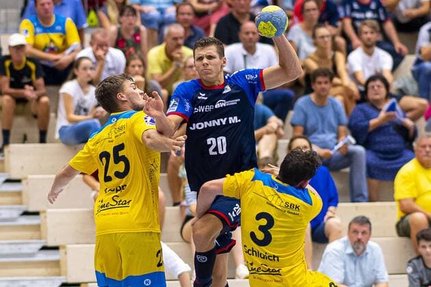 Konstanz, Deutschland 30. August 2019: 2. BL - 19 20- HSG Konstanz vs. SG BBM Bietigheim v.li. Tim Keupp (Konstanz), Tim Dahlhaus (SG BBM Bietigheim), Fabian Schlaich (Konstanz) Konstanz Baden-Württemberg Deutschland