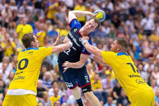 Konstanz, Deutschland 30. August 2019: 2. BL - 19 20- HSG Konstanz vs. SG BBM Bietigheim v.li. Tom Wolf (Konstanz), Jonas Link (SG BBM Bietigheim), Fabian Wiederstein (Konstanz) Konstanz Baden-Württemberg Deutschland