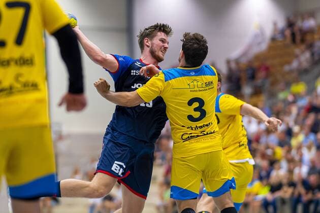 Konstanz, Deutschland 30. August 2019: 2. BL - 19 20- HSG Konstanz vs. SG BBM Bietigheim Vetle Ronningen (SG BBM Bietigheim), Fabian Schlaich (Konstanz) Konstanz Baden-Württemberg Deutschland