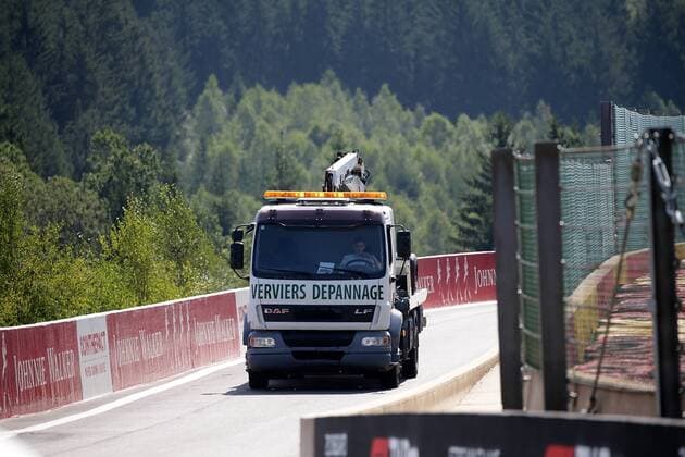 FORMULA 1 2019 JOHNNIE WALKER BELGIAN GRAND PRIX, 29.08 - 01.09.2019 31.08.2019, Circuit de Spa-Francorchamps, Spa-Franchorchamps, FORMULA 1 2019 JOHNNIE WALKER BELGIAN GRAND PRIX, 29.08 - 01.09.2019 , im Bild Das havarierte Auto von Lewis Hamilton (GB 44), Mercedes-AMG Petronas Motorsport wird zurück in das Fahrerlager gebracht