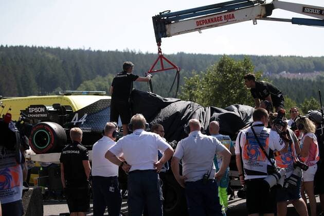 FORMULA 1 2019 JOHNNIE WALKER BELGIAN GRAND PRIX, 29.08 - 01.09.2019 31.08.2019, Circuit de Spa-Francorchamps, Spa-Franchorchamps, FORMULA 1 2019 JOHNNIE WALKER BELGIAN GRAND PRIX, 29.08 - 01.09.2019 , im Bild Das havarierte Auto von Lewis Hamilton (GB 44), Mercedes-AMG Petronas Motorsport wird zurück in das Fahrerlager gebracht