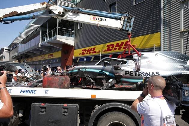 FORMULA 1 2019 JOHNNIE WALKER BELGIAN GRAND PRIX, 29.08 - 01.09.2019 31.08.2019, Circuit de Spa-Francorchamps, Spa-Franchorchamps, FORMULA 1 2019 JOHNNIE WALKER BELGIAN GRAND PRIX, 29.08 - 01.09.2019 , im Bild Das havarierte Auto von Lewis Hamilton (GB 44), Mercedes-AMG Petronas Motorsport wird zurück in das Fahrerlager gebracht
