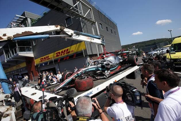 FORMULA 1 2019 JOHNNIE WALKER BELGIAN GRAND PRIX, 29.08 - 01.09.2019 31.08.2019, Circuit de Spa-Francorchamps, Spa-Franchorchamps, FORMULA 1 2019 JOHNNIE WALKER BELGIAN GRAND PRIX, 29.08 - 01.09.2019 , im Bild Das havarierte Auto von Lewis Hamilton (GB 44), Mercedes-AMG Petronas Motorsport wird zurück in das Fahrerlager gebracht