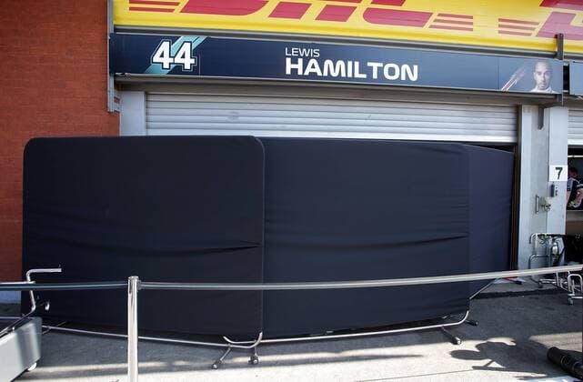 FORMULA 1 2019 JOHNNIE WALKER BELGIAN GRAND PRIX, 29.08 - 01.09.2019 31.08.2019, Circuit de Spa-Francorchamps, Spa-Franchorchamps, FORMULA 1 2019 JOHNNIE WALKER BELGIAN GRAND PRIX, 29.08 - 01.09.2019 , im Bild Die Box von Lewis Hamilton (GB 44), Mercedes-AMG Petronas Motorsport mit Stellwänden geschützt vor neugierigen Journalisten und Fotografen