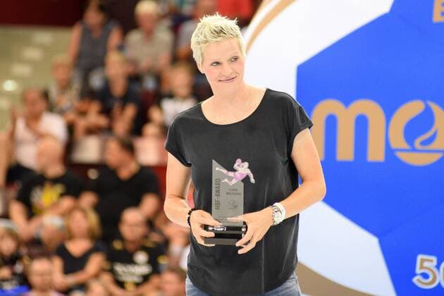 Clara Woltering erhaelt ersten HBF-Award DHB, Handbal, Frauen, HBF , Super-Cup , Ludwigsburg, 31.08.2019, Foto:TBaur Eibner SG BBM Bietigheim vs. Thueringer HC Ludwigsburg Copyright: xEIBNER TobiasxBaurx EP_TBR