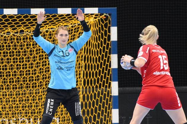 Ann-Cathrin Giegerich (Thueringer HC 16) im Tor gegen Kim Naidzinavicius (SG BBM Bietigheim 15) DHB, Handbal, Frauen, HBF , Super-Cup , Ludwigsburg, 31.08.2019, Foto:TBaur Eibner SG BBM Bietigheim vs. Thueringer HC Ludwigsburg Copyright: xEIBNER TobiasxBaurx EP_TBR