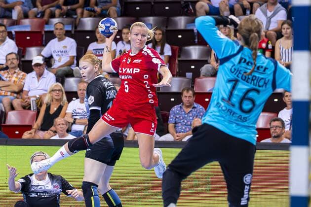 Ludwigsburg, Deutschland 31. August 2019: HBF - Supercup 2019- SG BBM Bietigheim vs. Thueringer HC Antje Lauenroth (Bietigheim), Ann-Cathrin Giegerich (Thueringer HC) Ludwigsburg MHP Arena Baden-Württemberg Deutschland