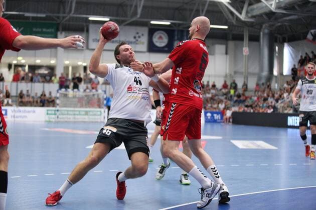 Jonas Thuemmler (HC Elbflorenz Dresden 46) gegen Markus Fuchs (ASV Hamm-Westfalen 6)(rechts) GER, Handball, 2. Bundesliga, ASV Hamm-Westfalen gegen HC Elbflorenz Dresden, 31.08.2019 Hamm Copyright: xEIBNER JanxStrohdiekx EP_JSK
