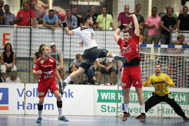 Sebastian Gress (HC Elbflorenz Dresden 25) gegen Jan Brosch (ASV Hamm-Westfalen 5)(rechts) GER, Handball, 2. Bundesliga, ASV Hamm-Westfalen gegen HC Elbflorenz Dresden, 31.08.2019 Hamm Copyright: xEIBNER JanxStrohdiekx EP_JSK