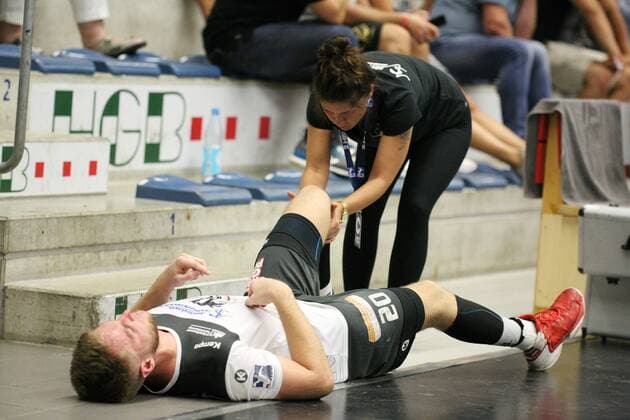 Nils Kretschmer (HC Elbflorenz Dresden 20) wird versorgt GER, Handball, 2. Bundesliga, ASV Hamm-Westfalen gegen HC Elbflorenz Dresden, 31.08.2019 Hamm Copyright: xEIBNER JanxStrohdiekx EP_JSK