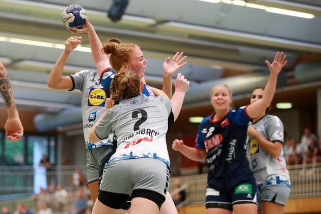 Kerstin Foth (SGH2KU) setzt sich gegen die Abwehr von Neckarsulmer Union durch SG H2Ku Herrenberg vs. Neckarsulmer Sport-Union, Handball DHB Pokal, Frauen, 1. Runde am 31. 08. 2019 SG H2Ku Herrenberg vs. Neckarsulmer Sport-Union, Handball DHB Pokal, Frauen, 1. Runde am 31. 08. 2019 SG H2Ku Herrenberg vs. Neckarsulmer Sport-Union, Handball DHB Pokal, Frauen, 1. Runde am 31. 08. 2019 SG H2Ku Herrenberg vs. Neckarsulmer Sport-Union, Handball DHB Pokal, Frauen, 1. Runde am 31. 08. 2019 SG H2Ku Herrenberg vs. Neckarsulmer Sport-Union, Handball DHB Pokal, Frauen, 1. Runde am 31. 08. 2019 Herrenberg Copyright: xEIBNER Benjamin_Laux EP_BLU