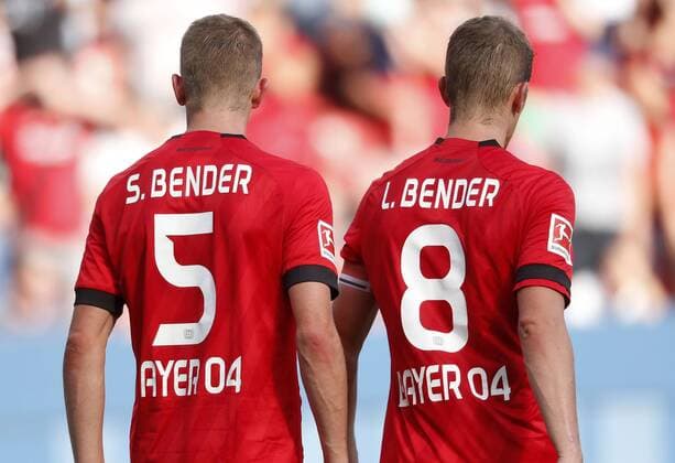 Bilder des Jahres 2019, Sport 08 August Sport Bilder des Tages Leverkusen, Deutschland, 1. Fußball- Bundesliga, 3. Spieltag, Bayer 04 Leverkusen - 1899 Hoffenheim 0-0 am 31.08.2019 in der Bay-Arena in Leverkusen Die Zwillinge Sven BENDER (LEV) li.- und Lars BENDER (LEV) re.- Gemäß den Vorgaben der DFL Deutsche Fußball Liga ist es untersagt, in dem Stadion und oder vom Spiel angefertigte Fotoaufnahmen in Form von Sequenzbildern und oder videoähnlichen Fotostrecken zu verwerten bzw. verwerten zu lassen. *** Leverkusen, Germany, 1 Soccer Bundesliga, 3 Spieltag, Bayer 04 Leverkusen 1899 Hoffenheim 0 0 on 31 08 2019 in the Bay Arena in Leverkusen The twins Sven BENDER LEV li and Lars BENDER LEV re In accordance with the requirements of the DFL Deutsche Fußball Liga, it is prohibited to exploit or have exploited photographs taken in the stadium and or during the match in the form of sequence pictures and or video-like photo series