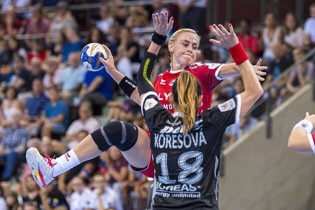 Ludwigsburg, Deutschland 31. August 2019: HBF - Supercup 2019- SG BBM Bietigheim vs. Thueringer HC Maura Visser (Bietigheim), Iveta Koresova (Thueringer HC) Ludwigsburg MHP Arena Baden-Württemberg Deutschland
