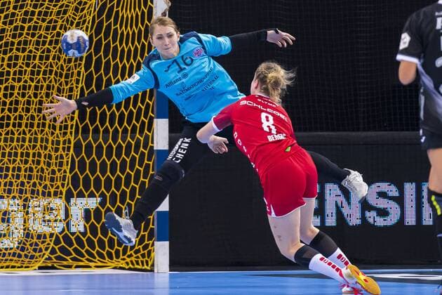 Ludwigsburg, Deutschland 31. August 2019: HBF - Supercup 2019- SG BBM Bietigheim vs. Thueringer HC Ann-Cathrin Giegerich (Thueringer HC), Amelie Berger (Bietigheim) Ludwigsburg MHP Arena Baden-Württemberg Deutschland