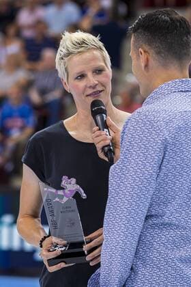 Ludwigsburg, Deutschland 31. August 2019: HBF - Supercup 2019- SG BBM Bietigheim vs. Thueringer HC Clara Woltering mit dem HBF Award Ludwigsburg MHP Arena Baden-Württemberg Deutschland