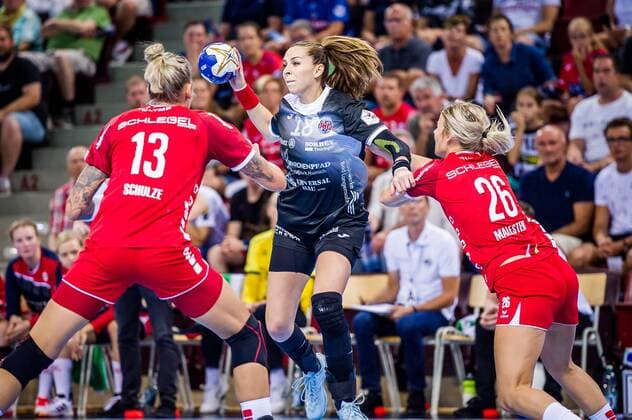 HBF-Supercup 2019 SG BBM Bietigheim - Thueringer HC Mitte: Iveta Koresova ( 18 Thueringer HC) Luisa Schulze ( 13 SG BBM Bietigheim) Angela Malestein ( 26 SG BBM Bietigheim) beim Spiel in des HBF - Supercup, SG BBM Bietigheim - Thueringer HC. Bietigheim. 31.08.19 Handball HBF Supercup , Bietigheim Baden Wuerttemberg Deutschland
