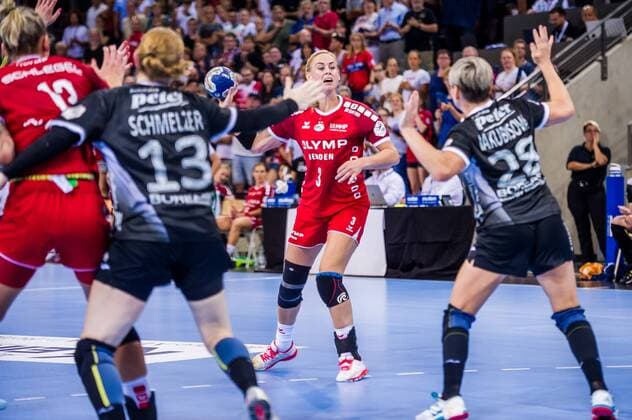 HBF-Supercup 2019 SG BBM Bietigheim - Thueringer HC Maura Visser ( 3 SG BBM Bietigheim) li: Luisa Schulze ( 13 SG BBM Bietigheim) Meike Schmelzer ( 13 Thueringer HC) re: Lydia Jakubisova ( 28 Thueringer HC) beim Spiel in des HBF - Supercup, SG BBM Bietigheim - Thueringer HC. Bietigheim. 31.08.19 Handball HBF Supercup , Bietigheim Baden Wuerttemberg Deutschland