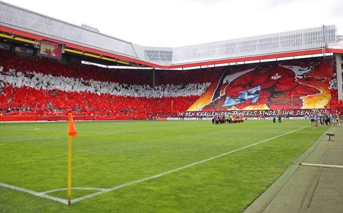 01.09.2019, xklex, Fussball 3.Liga, 1.FC Kaiserslautern - Waldhof Mannheim emspor, v.l. 1.FC Kaiserslautern Fans Choreographie im ganzen Stadion (DFL DFB REGULATIONS PROHIBIT ANY USE OF PHOTOGRAPHS as IMAGE SEQUENCES and or QUASI-VIDEO) Kaiserslautern