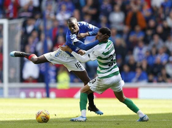 Bilder des Jahres 2019, Sport 09 September Sport Bilder des Tages Football - 2019 2020 Ladbrokes Scottish Premiership - Rangers vs. Celtic Glen Kamara of Rangers vies with Hatem Abd Elhamed of Celtic, at Ibrox Stadium. COLORSPORT BRUCE WHITE 