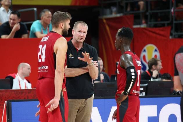 l-r: Maximilian Kleber 24 (Deutschland), Bundestrainer Henrik Roedl (Deutschland) und Dennis Schroeder 17 (Deutschland) im Gespraech, Frankreich vs. Deutschland, Basketball, Vorrunde, FIBA World Cup 2019, 01.09.2019 Shenzhen China China
