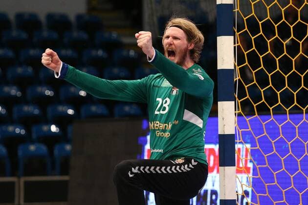 Handball 2. Handball Bundesliga 2019 2020 - Handball Sportverein Hamburg vs. TSV Bayer Dormagen Torwart Aron Edvardsson (Hamburg) jubelt . Sporthalle Alsterdorf Hamburg Foto: Frank Schoof Dieses Bild ist zur redaktionellen Verwendung bestimmt. Eine werbliche Verwendung erfordert eine zusaetzliche Freigabe.