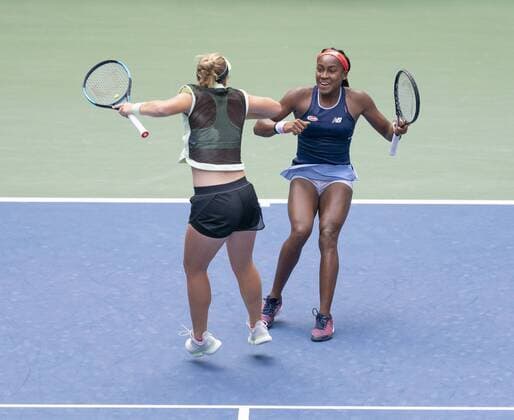 Bilder des Jahres 2019, Sport 09 September Sport Bilder des Tages US Open Tennis Championship 2019 Day 7 Coco Gauff, Catherine McNally (USA) celebrate victory in round 2 women doubles of US Open Championship against Nicole Melichar (USA), Kveta Peschke (Czech Republic) at Billie Jean King National Tennis Center New York New York United States Billie Jean King National Tennis  LevxRadin PacificxPress