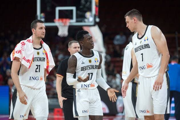 Basketball Shenzhen 03.09.2019 FIBA Basketball Weltmeisterschaften World Cup WM Weltmeisterschaft Deutschland (GER) - Dominikanische Republik (DOM) Dennis Schröder Schroeder (Deutschland, No.17) Schröder Schroder Paul Zipser (Deutschland, No.21) Johannes Voigtmann (Deutschland, No.07)