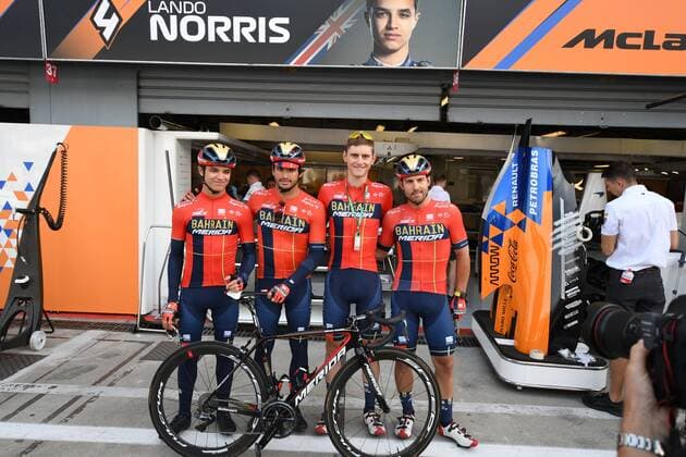 Lando Norris ( 4, McLaren F1 Team) und Carlos Sainz ( 55, McLaren F1 Team) (beide links) posieren in Radsportoutfits, Formel 1, Grosser Preis von Italien, 05.09.2019 Formel 1, Grosser Preis von Italien, 05.09.2019 Monza Copyright: xSchustx Eibner-Pressefotox EP_Schust