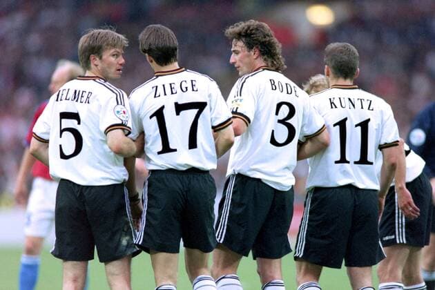 Fußball, EM Finale 1996 in London, Deutschland - Tschechien 2:1 n.V. BODE Marco Team Deutschland mit KUNTZ, ZIEGE, HELMER und SCHOLL UEFA Fussball Europameisterschaften 1996 in England Endspiel Finale, CZECH Republic - Deutschland im Wembley Stadion am 30 Juni 1996 in London