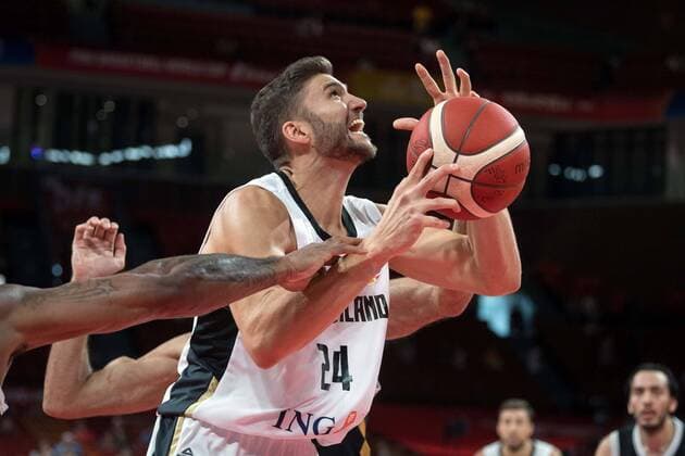 Basketball Shenzhen 05.09.2019 FIBA Basketball Weltmeisterschaften World Cup WM Weltmeisterschaft Deutschland (GER) - Jordanien (JOR) Maximilian Kleber (Deutschland, No.24) TUCKER Dar (Jordanien, No.02)