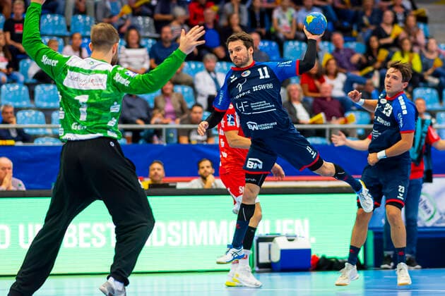 Bietigheim, Deutschland 06. September 2019: 2. BL - 19 20- SG BBM Bietigheim vs. TUSEM Essen v.li. Torhueter Frederik Genz (Tusem Essen), Christian Schäfer Schaefer (SG BBM Bietigheim), Jan Asmuth (SG BBM Bietigheim) Bietigheim Egetrans Arena Baden-Württemberg Deutschland