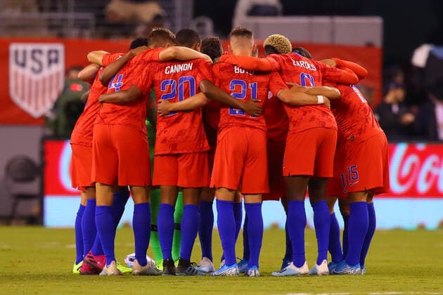 EAST RUTHERFORD, NJ - SEPTEMBER 06: The United States starting eleven huddle prior to the first half of the International Friendly, Länderspiel, Nationalmannschaft soccer game between the the United States and Mexico on September 6, 2019 at LetLife Stadium in East Rutherford, NJ. (Photo by Rich Graessle Icon Sportswire) SOCCER: SEP 06 USA v Mexico Icon1909062416