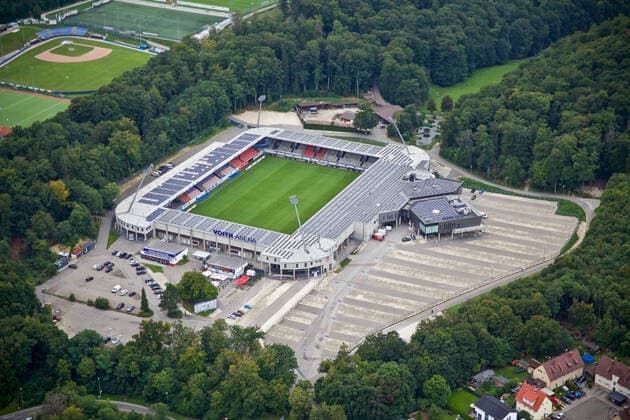 Heidenheim aus der Luftperspektive, Die Kreisstadt Heidenheim (Baden-Württemberg) aus der Luftperspektive am 06.09.2019 aufgenommen aus einem Heißluftballon. Auf dem Bild: Voith-Arena als Heimspielstätte des Fußballzweitligisten 1. FC Heidenheim 1846. Die Anlage verfügt gegenwärtig über 15.000 Plätze. Heidenheim Baden-Württemberg Deutschland Heidenheim Copyright: xÂ©xonw-images.de DennisxStraubx