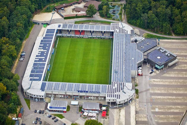 Heidenheim aus der Luftperspektive, Die Kreisstadt Heidenheim (Baden-Württemberg) aus der Luftperspektive am 06.09.2019 aufgenommen aus einem Heißluftballon. Auf dem Bild: Voith-Arena als Heimspielstätte des Fußballzweitligisten 1. FC Heidenheim 1846. Die Anlage verfügt gegenwärtig über 15.000 Plätze. Heidenheim Baden-Württemberg Deutschland Heidenheim Copyright: xÂ©xonw-images.de DennisxStraubx