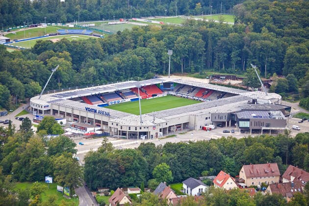 Heidenheim aus der Luftperspektive, Die Kreisstadt Heidenheim (Baden-Württemberg) aus der Luftperspektive am 06.09.2019 aufgenommen aus einem Heißluftballon. Auf dem Bild: Voith-Arena als Heimspielstätte des Fußballzweitligisten 1. FC Heidenheim 1846. Die Anlage verfügt gegenwärtig über 15.000 Plätze. Heidenheim Baden-Württemberg Deutschland Heidenheim Copyright: xÂ©xonw-images.de DennisxStraubx