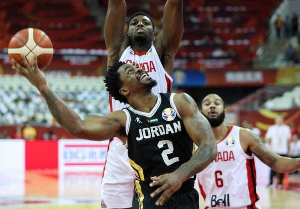 (190907) -- SHANGHAI, Sept. 7, 2019 -- Dar Tucker (front) of Jordan goes to the basket during the group P match between Canada and Jordan at the 2019 FIBA World Cup in Shanghai, east China, on Sept. 7, 2019. ) (SP)CHINA-SHANGHAI -BASKETBALL-FIBA WORLD CUP-GROUP P-CANADA VS JORDAN(CN) DingxTing 