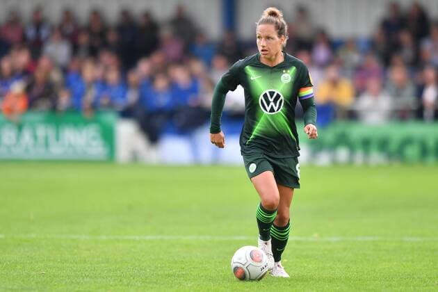 Babett Peter (Wolfsburg, 8) im Vorwärtslauf mit Ball, 07.09.2019, Köln (Deutschland), Fussball , DFB Pokal 2.Runde SpVg Berghofen - VFL Wolfsburg, DFB DFL REGULATIONS PROHIBIT ANY USE OF PHOTOGRAPHS AS IMAGE SEQUENCES AND OR QUASI-VIDEO.
