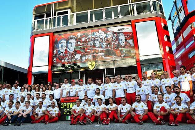 07.09.2019, xekx, Motorsport FIA Formel 1, Großer Preis von Italien - Qualifying emspor, Teamfoto 90 Jahre Ferrari, in der Mitte v.l. Mattia Binotto (Teamchef Scuderia Ferrari), Charles Leclerc (Ferrari), Sebastian Vettel (Ferrari) (DFL DFB REGULATIONS PROHIBIT ANY USE OF PHOTOGRAPHS as IMAGE SEQUENCES and or QUASI-VIDEO) Monza