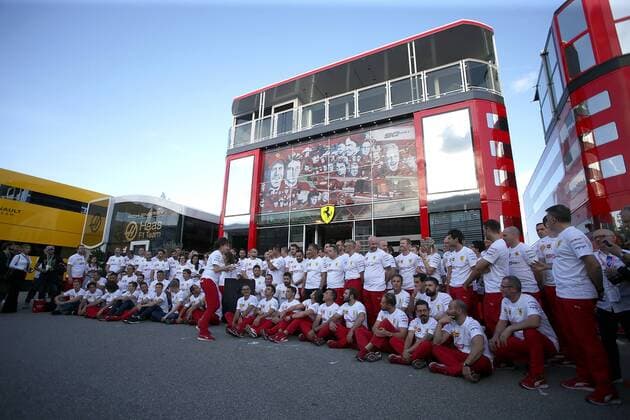 FORMULA 1 GRAN PREMIO HEINEKEN D ITALIA 2019 07.09.2019, Autodromo Nazionale di Monza, Monza, FORMULA 1 GRAN PREMIO HEINEKEN D ITALIA 2019 ,im Bild Gruppenbild von Ferrari zum 90. jährigen Jubiläum, mit Sebastian Vettel (GER 5), Scuderia Ferrari Mission Winnow und Charles Leclerc (MCO 16), Scuderia Ferrari Mission Winnow