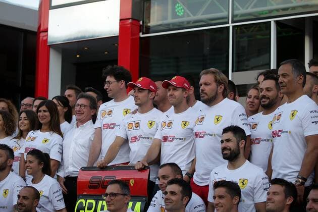FORMULA 1 GRAN PREMIO HEINEKEN D ITALIA 2019 07.09.2019, Autodromo Nazionale di Monza, Monza, FORMULA 1 GRAN PREMIO HEINEKEN D ITALIA 2019 ,im Bild Gruppenbild von Ferrari zum 90. jährigen Jubiläum, mit Sebastian Vettel (GER 5), Scuderia Ferrari Mission Winnow und Charles Leclerc (MCO 16), Scuderia Ferrari Mission Winnow