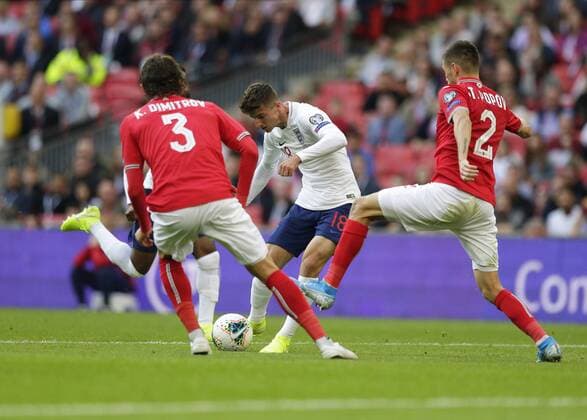 7th September 2019; Wembley Stadium, London, England; European Championships 2020 Qualifier, England versus Bulgaria; Mason Mount of England taking a shot on goal - Editorial Use Only.  ActionPlus12165993 JohnxPatrickxFletcher