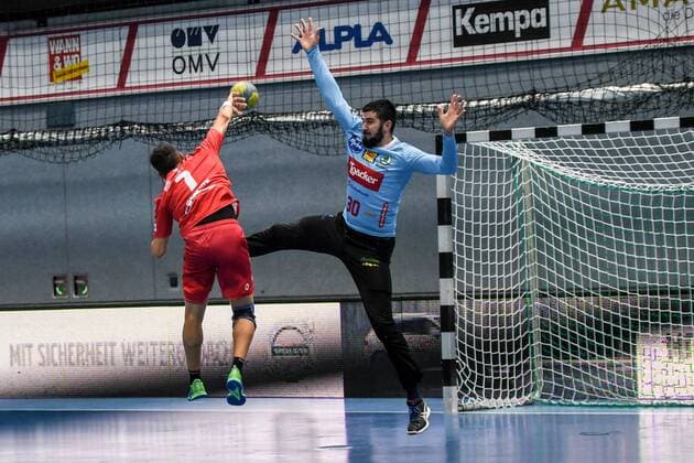 HANDBALL - EHF Cup, Hard vs Bozen HARD,AUSTRIA,07.SEP.19 - HANDBALL - EHF Cup, qualification, HC Hard vs SSV Bozen. Image shows Luca Raschle (Hard) and Mate Volarevic (Bozen). GEPAxpictures xOliverxLerch