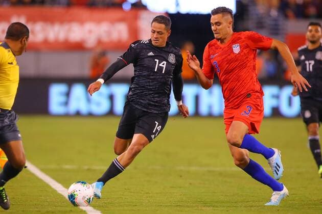 EAST RUTHERFORD, NJ - SEPTEMBER 06: Mexico forward Javier Hernandez (14) battles United States defender Aaron Long (3) during the second half of the International Friendly, Länderspiel, Nationalmannschaft soccer game between the the United States and Mexico on September 6, 2019 at LetLife Stadium in East Rutherford, NJ. (Photo by Rich Graessle Icon Sportswire SOCCER: SEP 06 USA v Mexico Icon1909062431