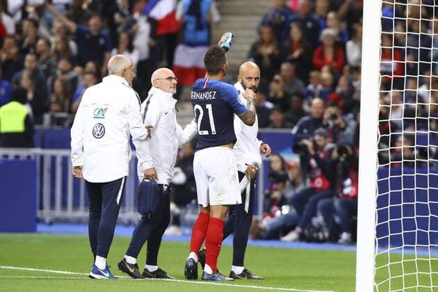Lucas Hernandez (France) blesse avec equipe mediacle FOOTBALL : France vs Albanie - Match de Qualifications EURO 2020 - 07 09 2019 GwendolineLeGoff Panoramic 
