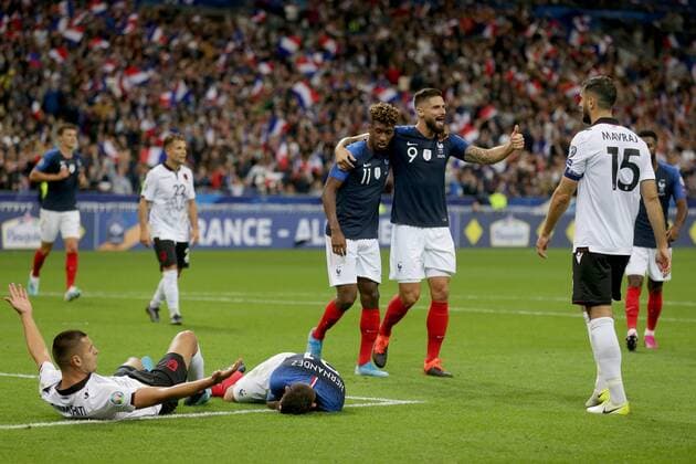 Paris, France 07.09.2019, UEFA EM Qualifikation, Runde 5, Gruppe H, Frankreich - Albanien, Kingsley Coman (FRA) und Olivier Giroud (FRA) Torjubel, jubelt nach seinem treffer zum 3:0, celebrates after scoring his team s third goal with team mates, ( Paris Stade de France France eu-images- 01062000028