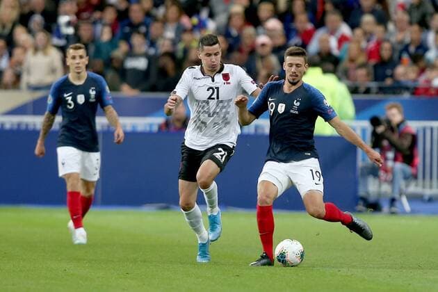 Paris, France 07.09.2019, UEFA EM Qualifikation, Runde 5, Gruppe H, Frankreich - Albanien, Odise Roshi (ALB) und Clement Lenglet (FRA) im zweikampf, battle for the ball, ( Paris Stade de France France eu-images- 01062000038